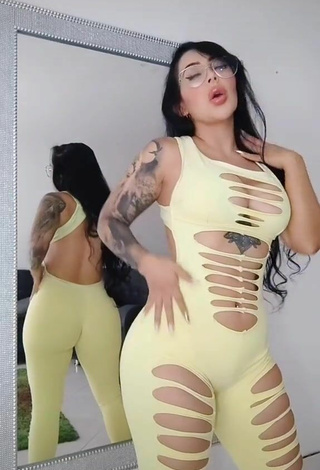 2. Sexy Eve Herrera Shows Big Butt while Twerking