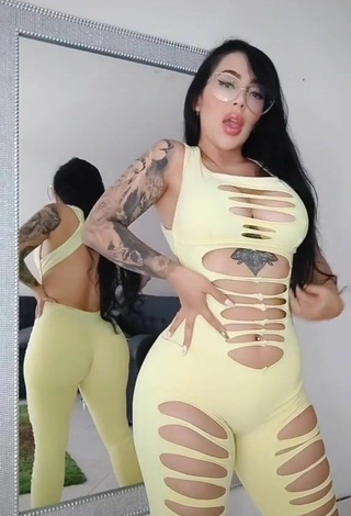 3. Sexy Eve Herrera Shows Big Butt while Twerking