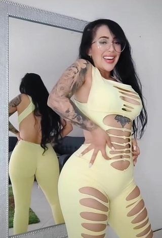 4. Sexy Eve Herrera Shows Big Butt while Twerking