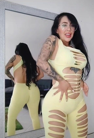 5. Sexy Eve Herrera Shows Big Butt while Twerking