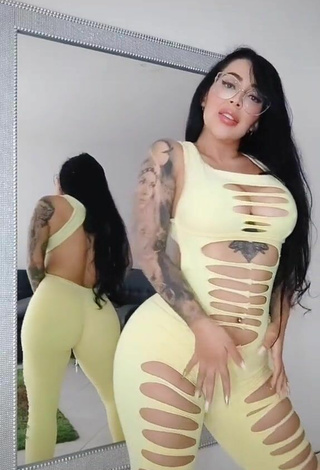 6. Sexy Eve Herrera Shows Big Butt while Twerking