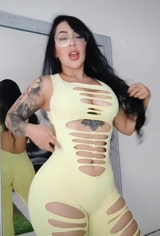 2. Sexy Eve Herrera Shows Cleavage in Yellow Overall