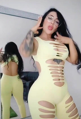 4. Sexy Eve Herrera Shows Cleavage in Yellow Overall