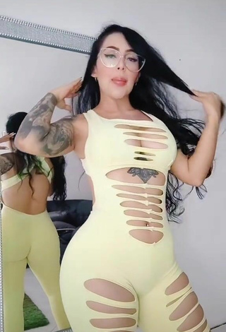 5. Sexy Eve Herrera Shows Cleavage in Yellow Overall