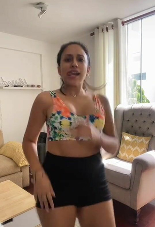 5. Hot Gina Yangali in Floral Crop Top and Bouncing Boobs