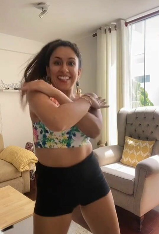 6. Hot Gina Yangali in Floral Crop Top and Bouncing Boobs
