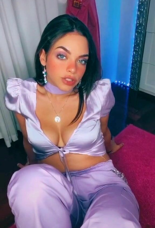 Erotic Giulia Paglianiti Shows Cleavage in Purple Crop Top