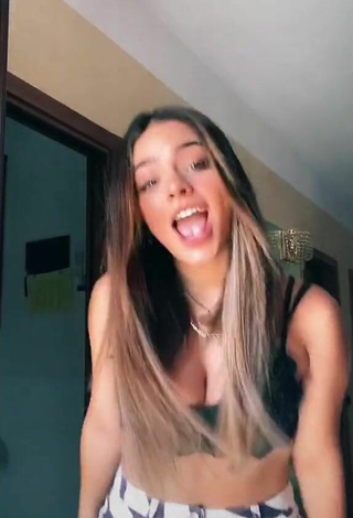 5. Sexy Giulia Paglianiti Shows Cleavage in Black Crop Top and Bouncing Tits