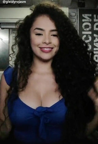 2. Lovely Gleidy Rojas Shows Cleavage in Blue Top