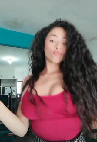 5. Really Cute Gleidy Rojas Shows Cleavage in Red Top