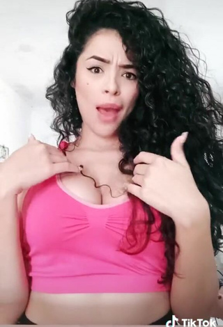 6. Hot Gleidy Rojas Shows Cleavage in Pink Sport Bra