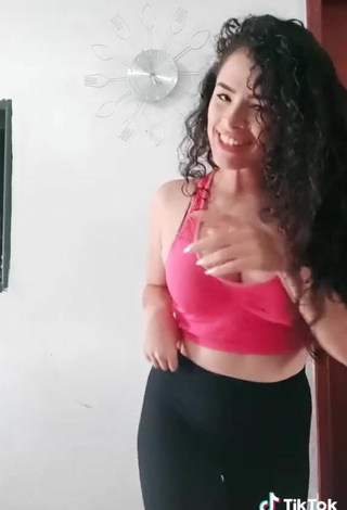 2. Sexy Gleidy Rojas Shows Cleavage in Pink Sport Bra and Bouncing Boobs