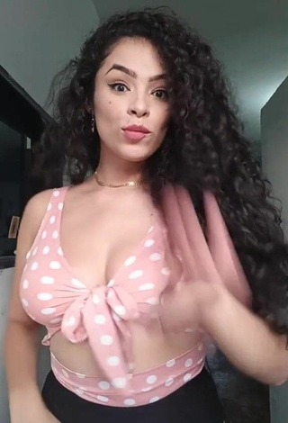 6. Pretty Gleidy Rojas Shows Cleavage in Polka Dot Top