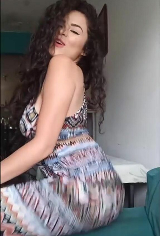 4. Sexy Gleidy Rojas Shows Cleavage in Sundress