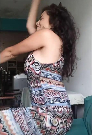 5. Sexy Gleidy Rojas Shows Cleavage in Sundress