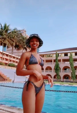 6. Pretty Vivian Gold Kaitetsi in Bikini at the Pool