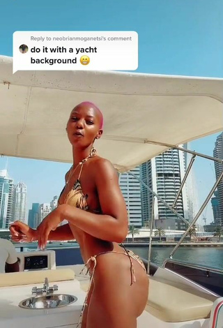 3. Beautiful Vivian Gold Kaitetsi Shows Cleavage in Sexy Bikini on a Boat