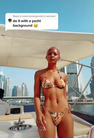 5. Beautiful Vivian Gold Kaitetsi Shows Cleavage in Sexy Bikini on a Boat