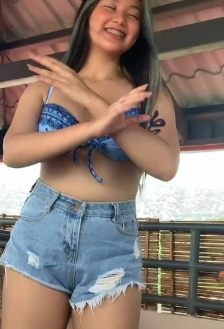 4. Hot Vanessa Domingo Shows Cleavage in Bikini Top and Bouncing Tits