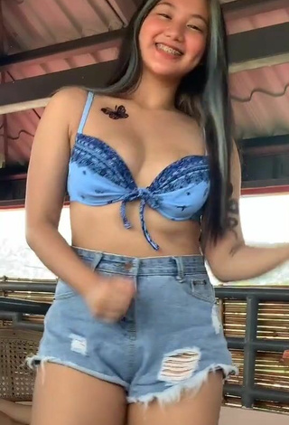 5. Hot Vanessa Domingo Shows Cleavage in Bikini Top and Bouncing Tits