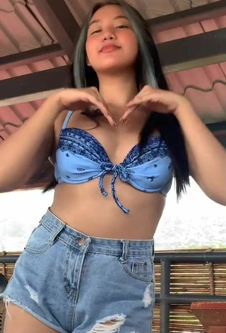 3. Sexy Vanessa Domingo Shows Cleavage in Bikini Top