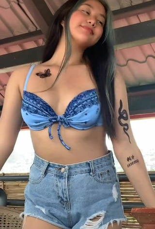 6. Sexy Vanessa Domingo Shows Cleavage in Bikini Top