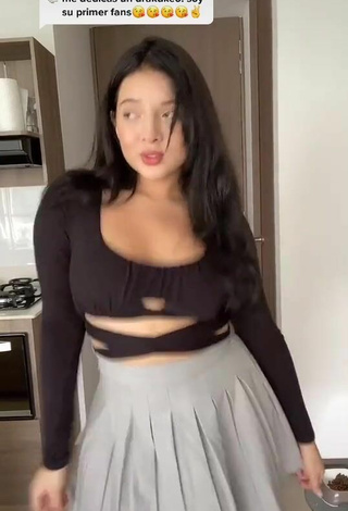 2. Pretty Carolina Bell in Brown Crop Top and Bouncing Boobs