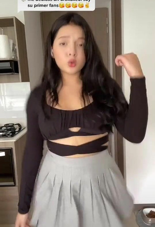 5. Pretty Carolina Bell in Brown Crop Top and Bouncing Boobs