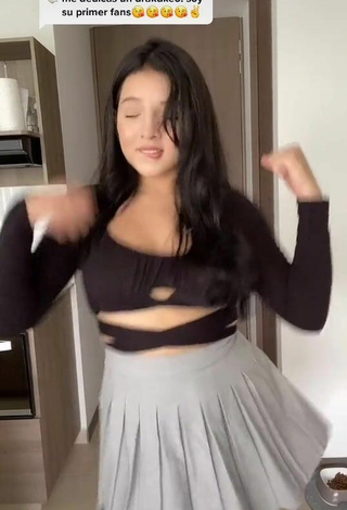 6. Pretty Carolina Bell in Brown Crop Top and Bouncing Boobs