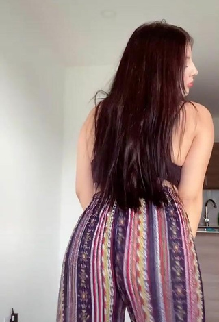 5. Sexy Carolina Bell Shows Big Butt
