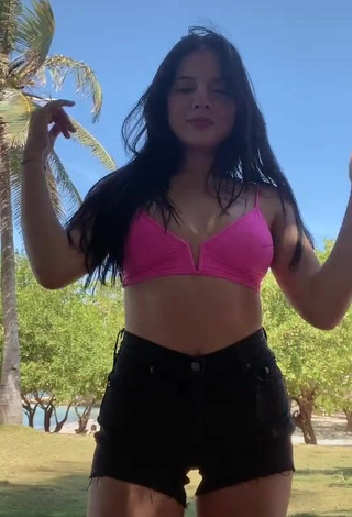 4. Sexy Carolina Bell Shows Cleavage in Pink Bikini Top