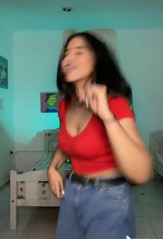 5. Sexy hisoyvaleria Shows Cleavage in Red Crop Top and Bouncing Tits