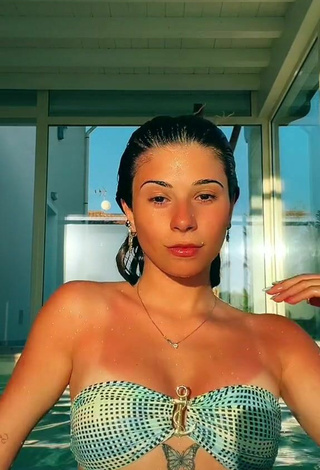 3. Sexy Jasmin Zangarelli Shows Cleavage in Bikini Top at the Pool