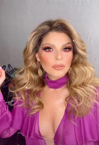 3. Sexy Tati Cantoral Shows Cleavage