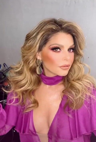 5. Sexy Tati Cantoral Shows Cleavage