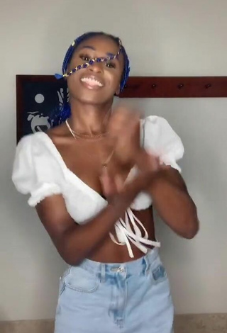 2. Hottie Oluwanifewa Agunbiade Shows Cleavage in White Crop Top and Bouncing Boobs