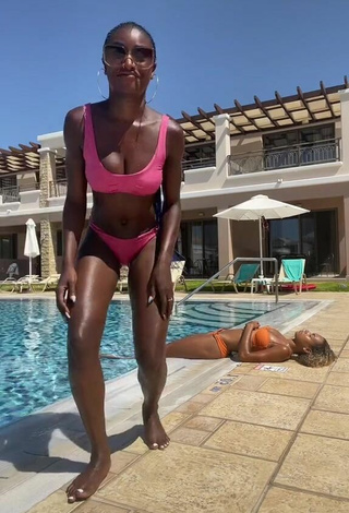 2. Hot Oluwanifewa Agunbiade in Bikini at the Pool