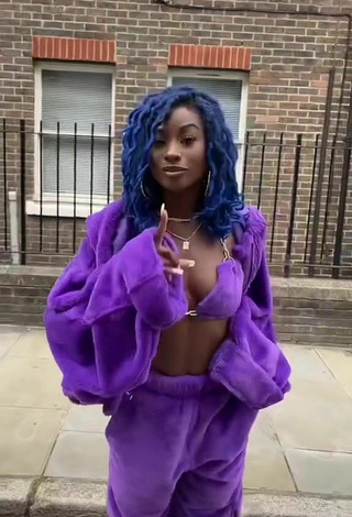 3. Sexy Oluwanifewa Agunbiade Shows Cleavage in Violet Bikini Top in a Street