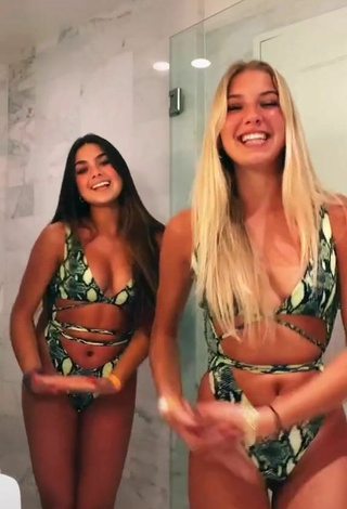 5. Sexy Alisa Kotlyarenko Shows Cleavage in Swimsuit