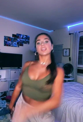 2. Sexy Alisa Kotlyarenko Shows Cleavage in Olive Crop Top and Bouncing Boobs