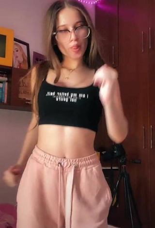 4. Cute Jane Jabre Shows Cleavage in Black Crop Top and Bouncing Tits