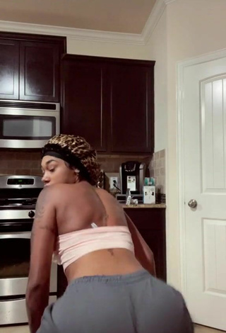 3. Sexy Jania Bania Shows Big Butt while Twerking