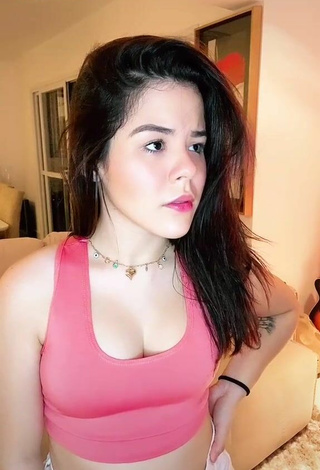 Sexy Japinha Conde Shows Cleavage in Pink Crop Top