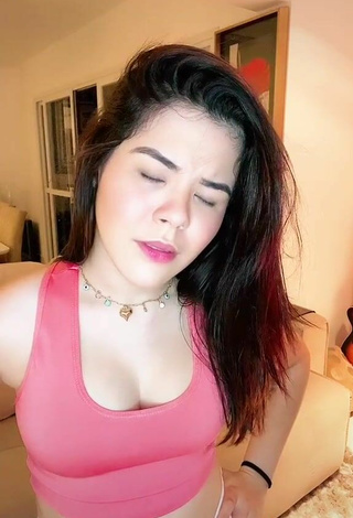 6. Sexy Japinha Conde Shows Cleavage in Pink Crop Top