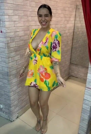 5. Attractive Jessi Pereira Shows Cleavage in Floral Dress