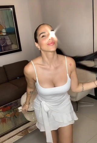 5. Breathtaking Jessi Pereira Shows Cleavage in White Dress