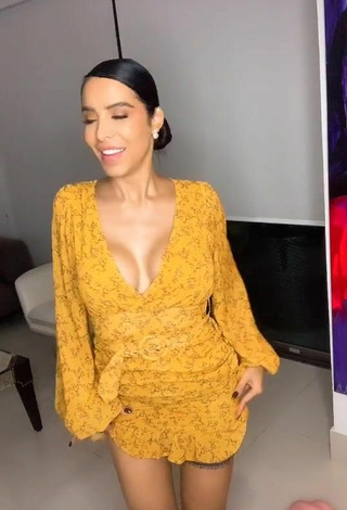 Pretty Jessi Pereira Shows Cleavage in Yellow Dress