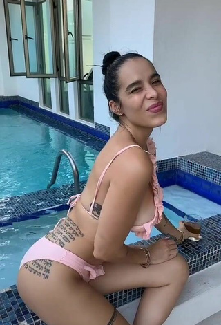2. Amazing Jessi Pereira Shows Cleavage in Hot Pink Bikini at the Pool