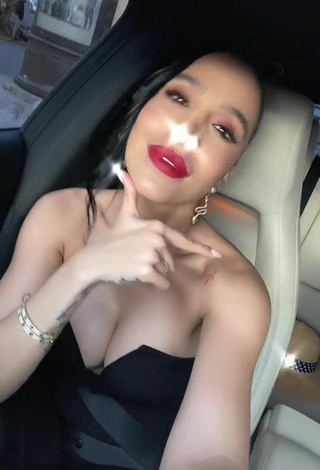 5. Magnificent Jessi Pereira Shows Cleavage in a Car