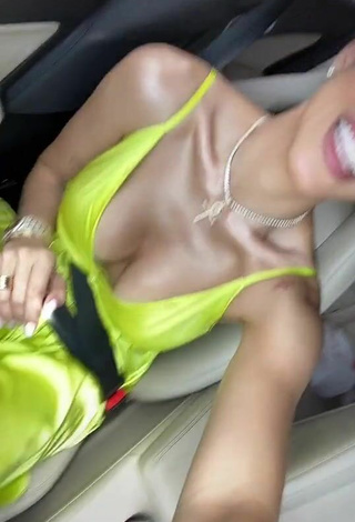 6. Hottest Jessi Pereira Shows Cleavage in Green Dress in a Car